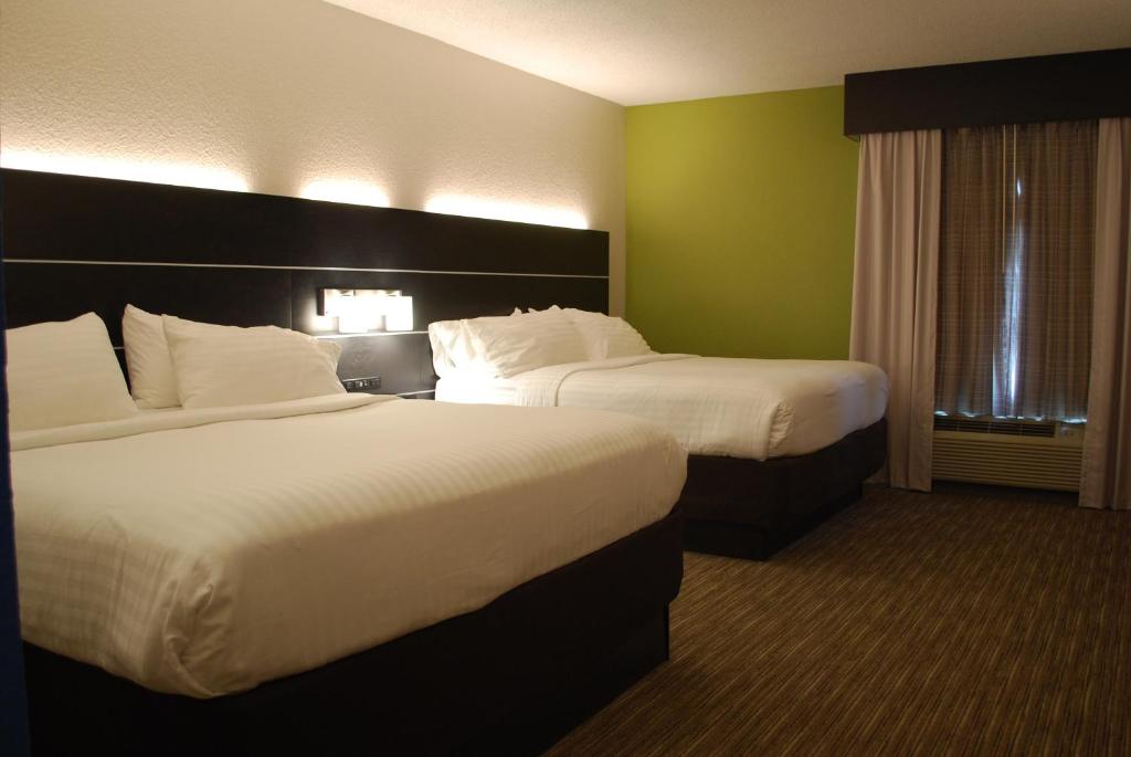 Holiday Inn Express Hotel & Suites Kingsport-Meadowview I-26, an IHG Hotel photo 2