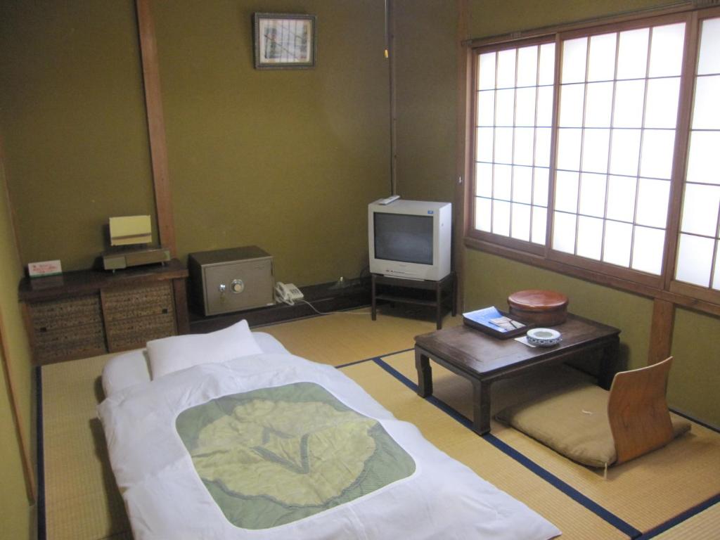 Daibutsu Ryokan - Tap to explore photos