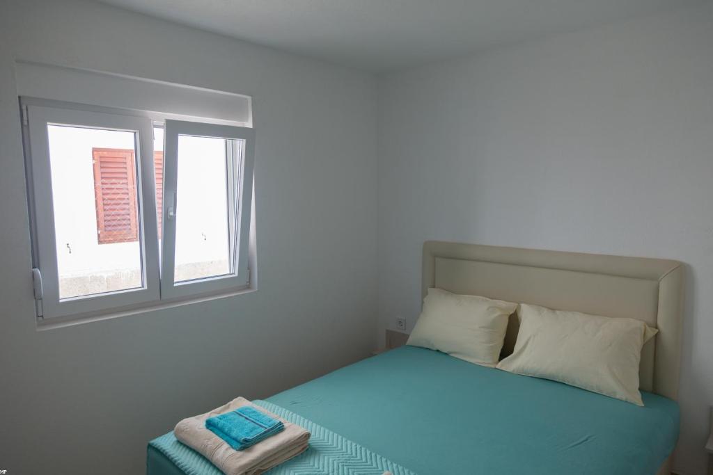 Del Mar Apartments photo 2
