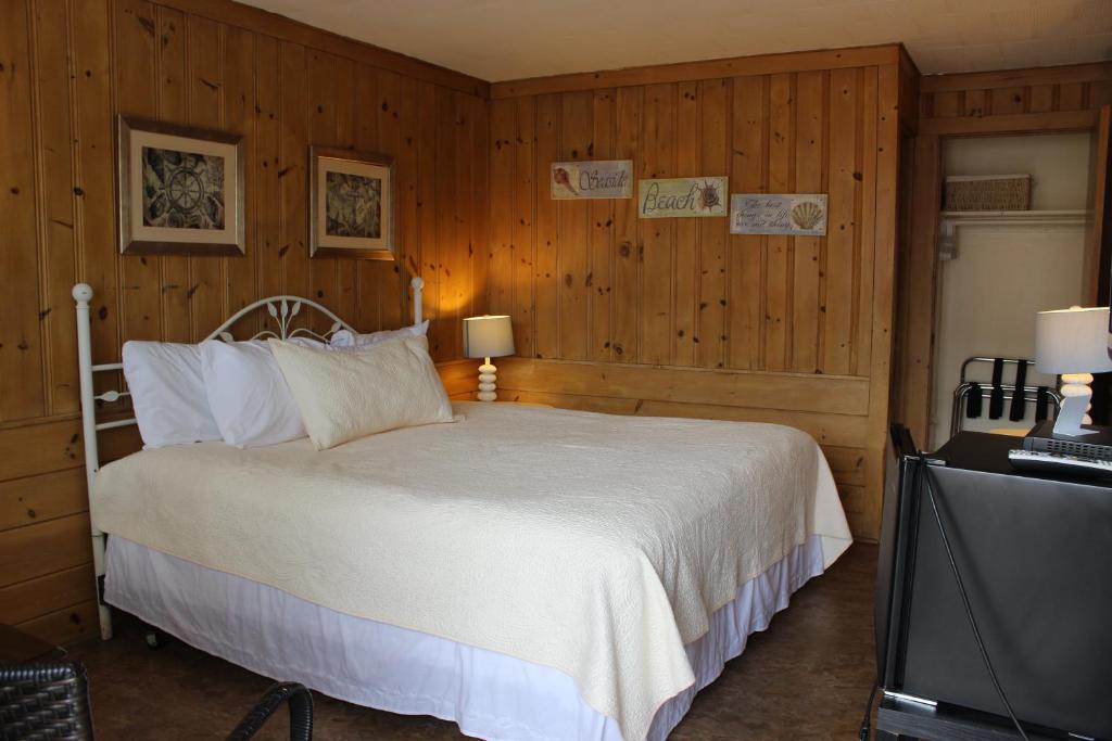 Town & Beach Motel photo 3