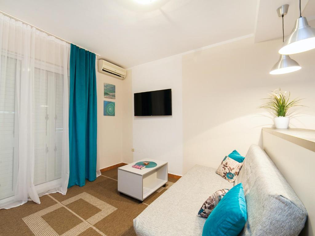Апартаменты (Апартаменты с 1 спальней и балконом), Apartments Spin