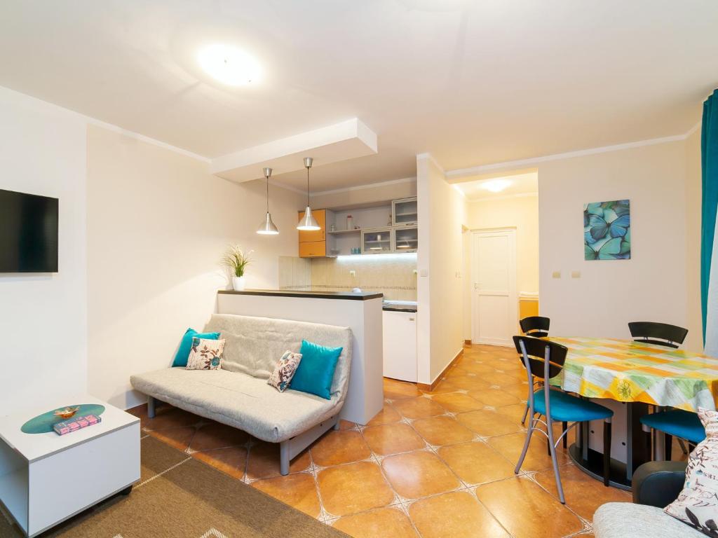 Апартаменты (Апартаменты с 1 спальней и балконом), Apartments Spin