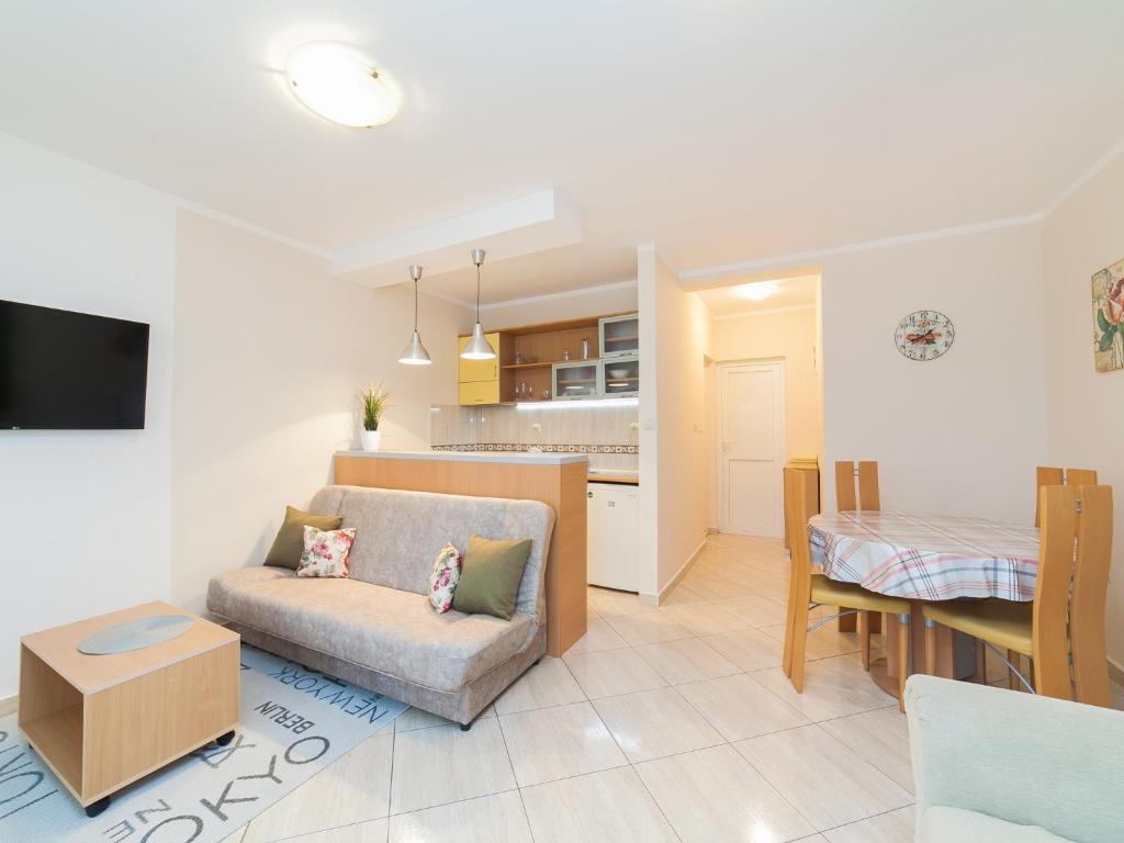 Апартаменты (Апартаменты с 1 спальней и балконом), Apartments Spin