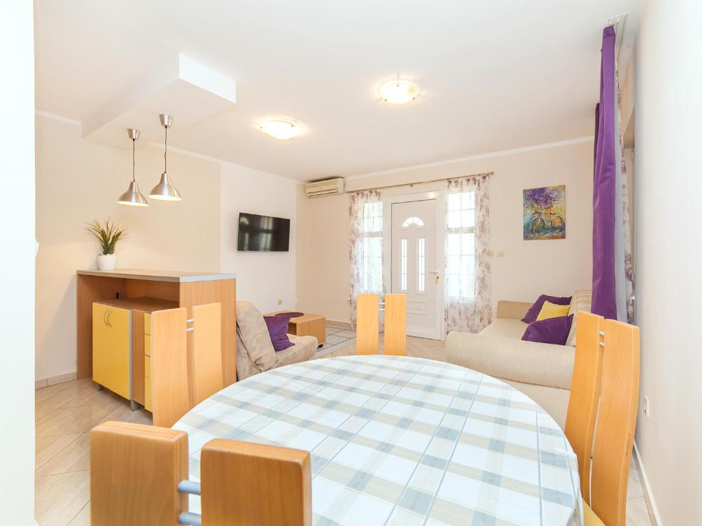 Апартаменты (Апартаменты с 1 спальней и балконом), Apartments Spin