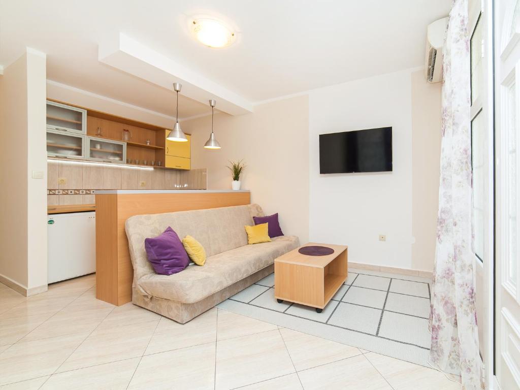 Апартаменты (Апартаменты с 1 спальней и балконом), Apartments Spin