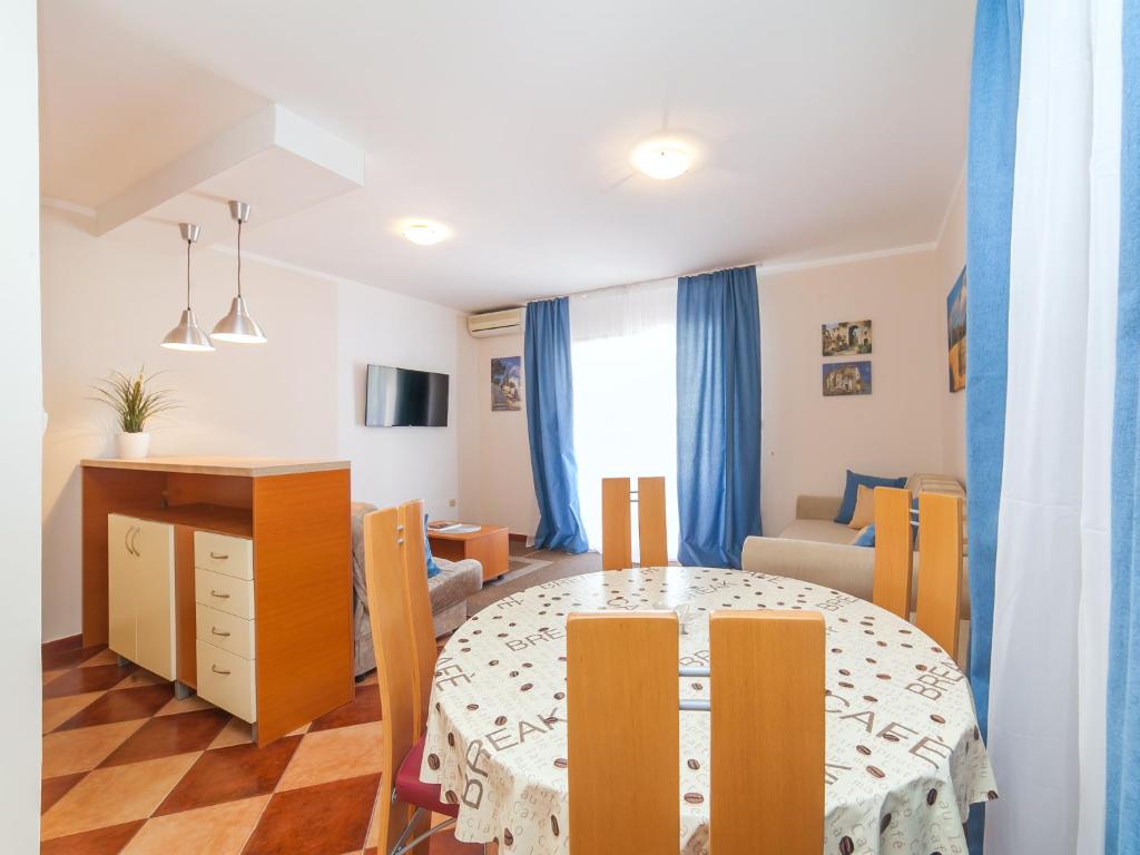 Апартаменты (Апартаменты с 1 спальней и балконом), Apartments Spin
