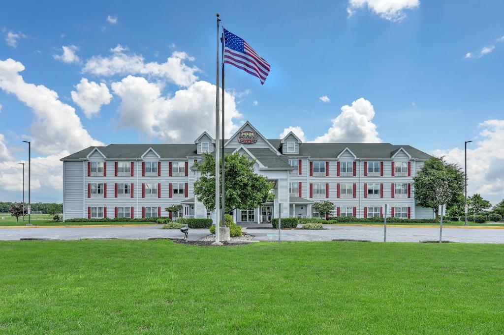 Lancaster Inn and Suites image