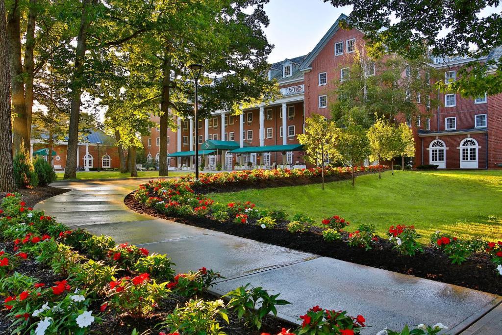 Gideon Putnam Resort And Spa image