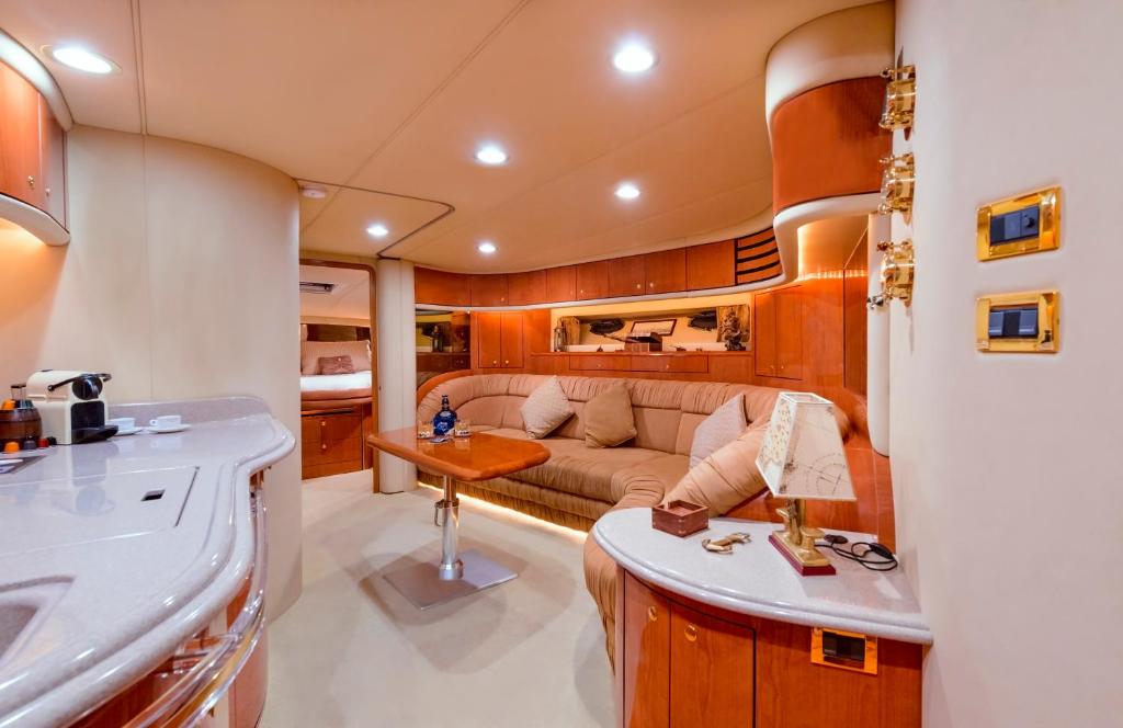 Luxury Yacht Hotel photo 2