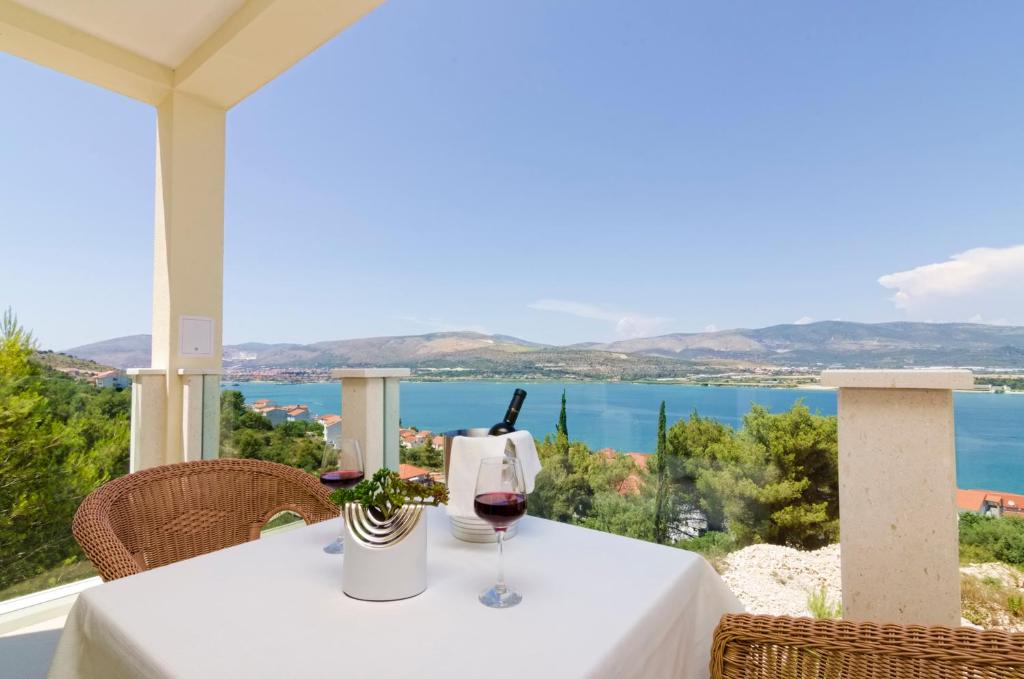 Luxury Villa Star Lights Trogir - heated pool, hot tub, gym, billiard photo 2