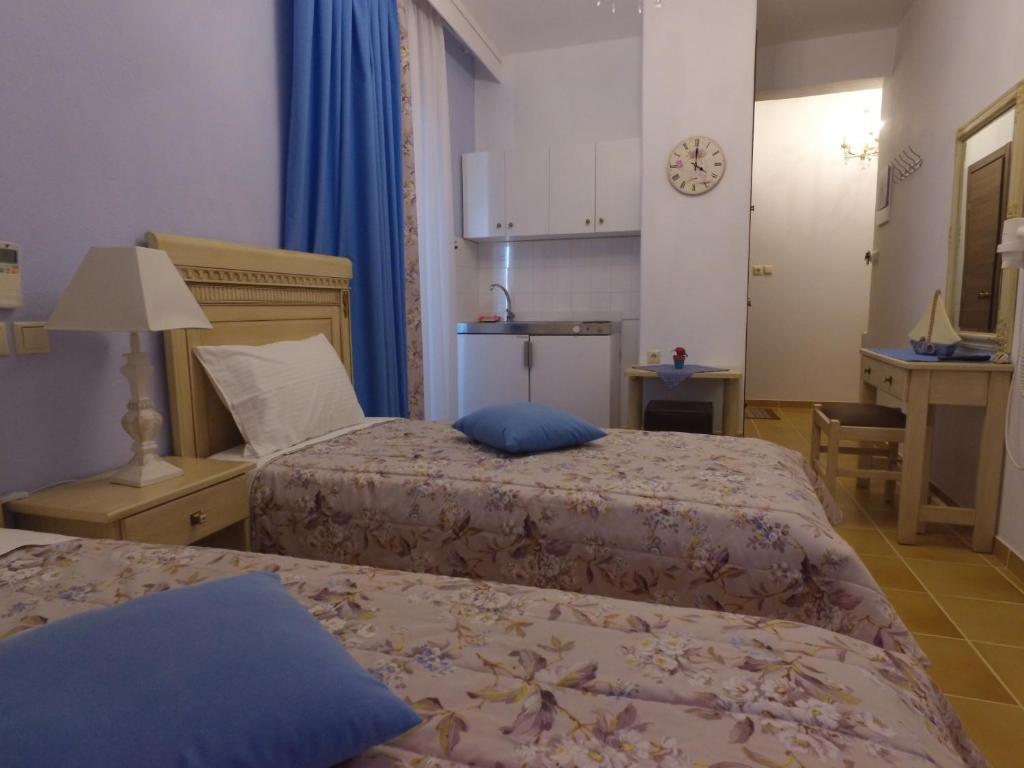 Akrotiri Hotel photo 4