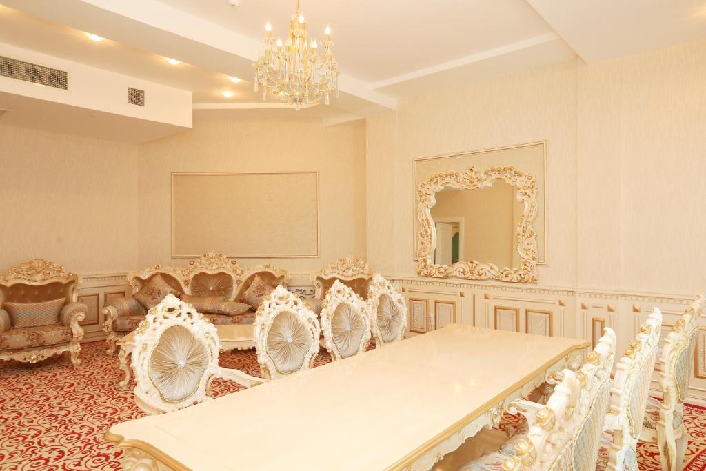 Сьюит (Улучшенный люкс), Spring Hotel