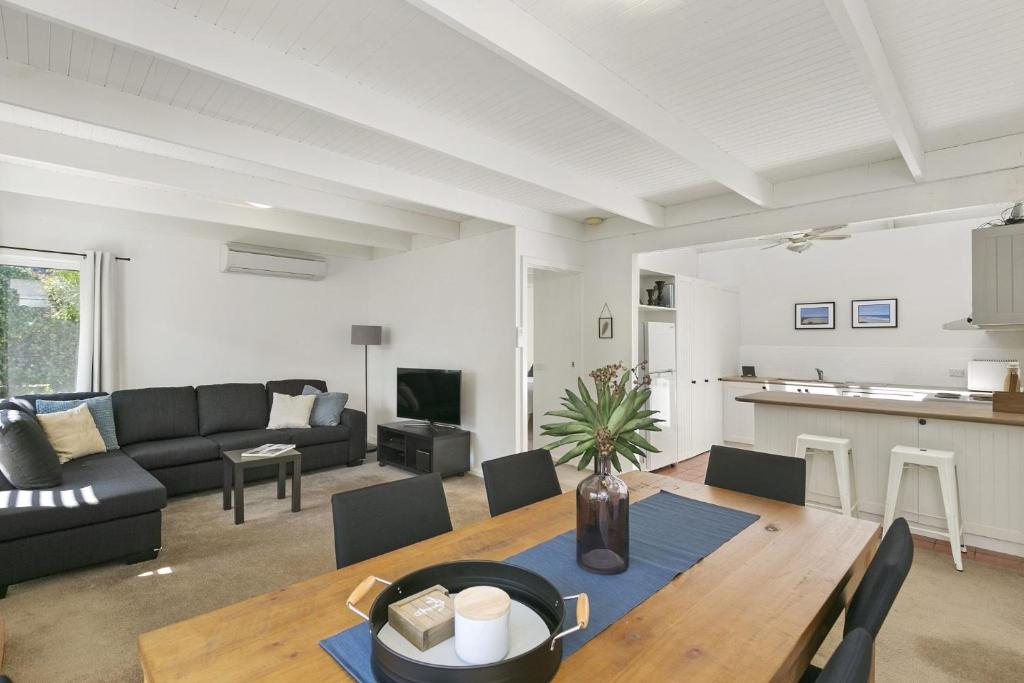 Mysa Anglesea Sleeps 7 WiFi Netflix Cafes Shops photo 4