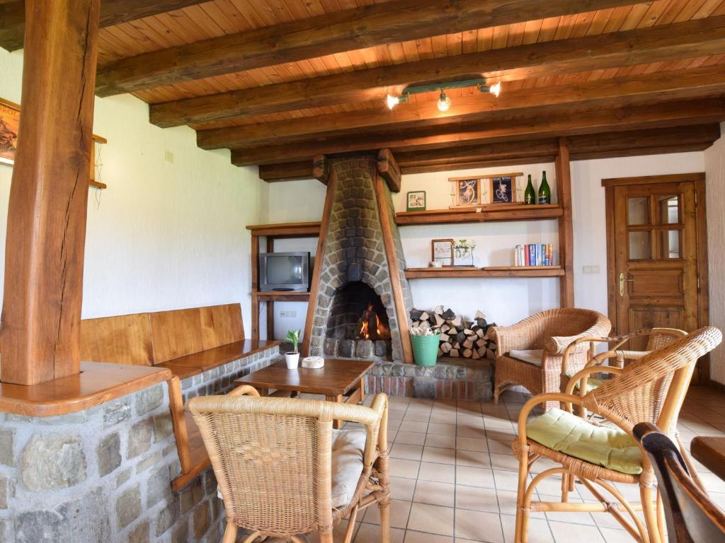 Spacious Holiday Home in Houffalize with Barbecue photo 2