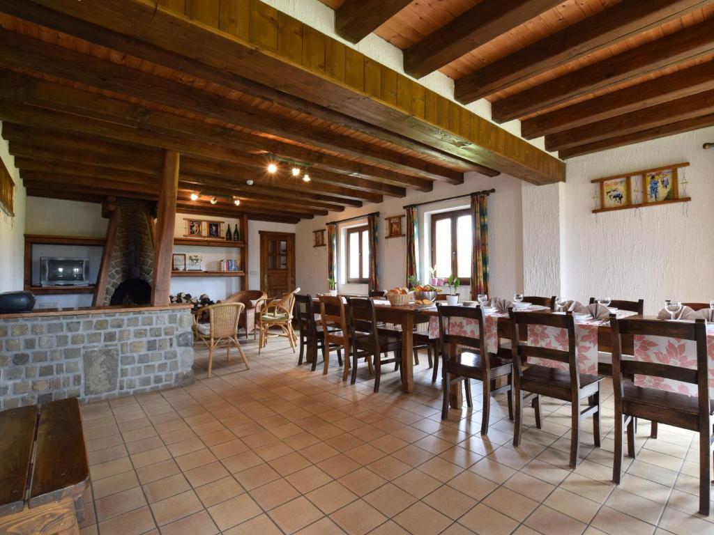 Spacious Holiday Home in Houffalize with Barbecue photo 3
