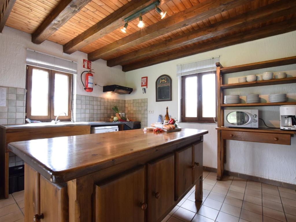 Spacious Holiday Home in Houffalize with Barbecue photo 4