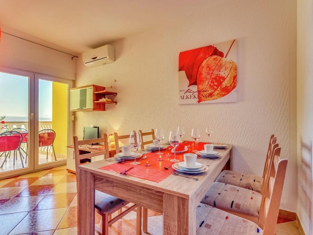 Serene Apartment in Dramalj with Jacuzzi photo 3