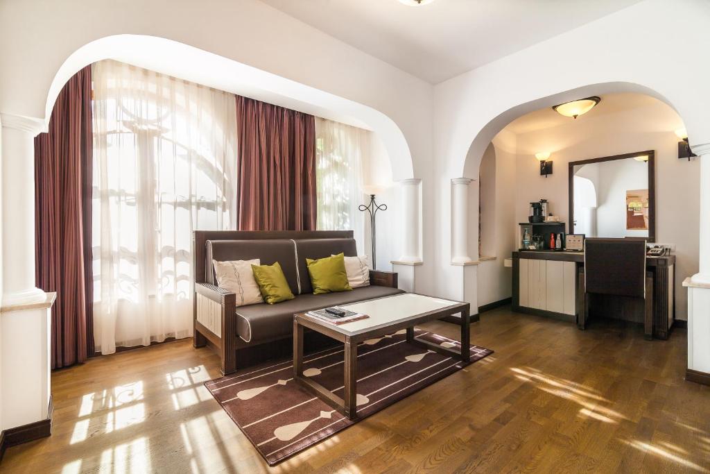 Сьюит (Люкс «Гранд» с бесплатным Wi-Fi), Epoque Hotel
