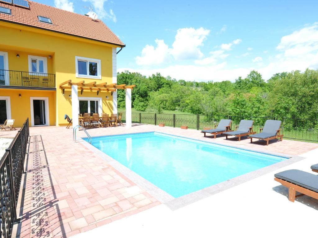 Luxurious Villa in Tijarica with a Private Pool photo 2