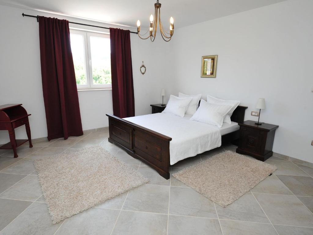 Luxurious Villa in Tijarica with a Private Pool photo 4