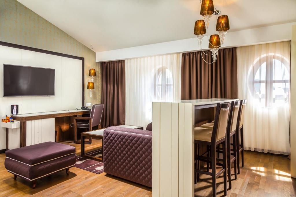 Сьюит (VIP-люкс Cismigiu с террасой и бесплатным Wi-Fi), Epoque Hotel
