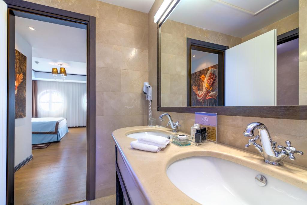 Сьюит (VIP-люкс Epoque с террасой и бесплатным Wi-Fi), Epoque Hotel