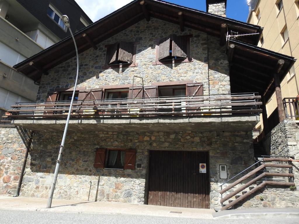 {
  "en-gb": "Xalet Riba - hut 8077"
}