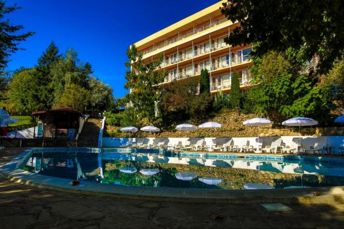 Vezhen Hotel - Tap to explore photos