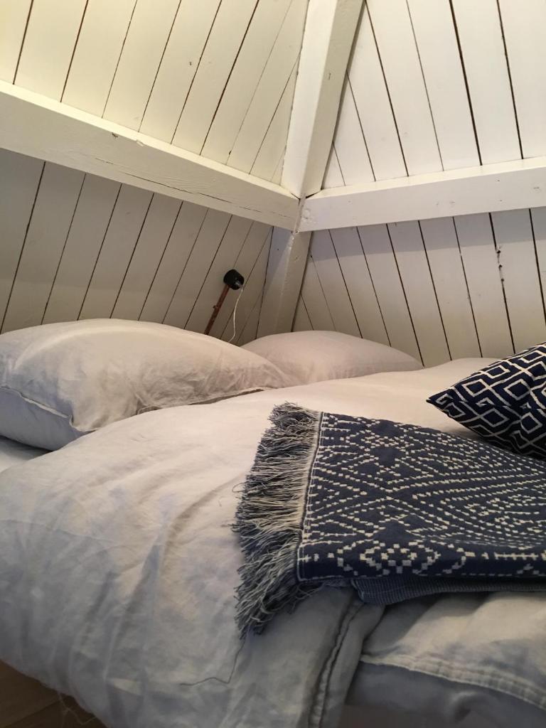 bednextdoor photo 1