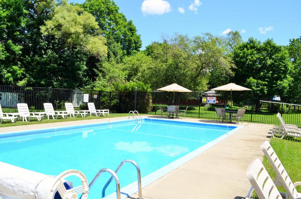 Maple Terrace Motel image