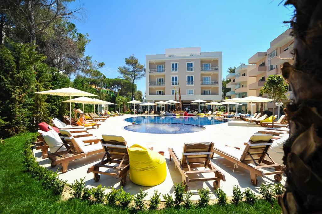 Sandy Beach Resort photo 2