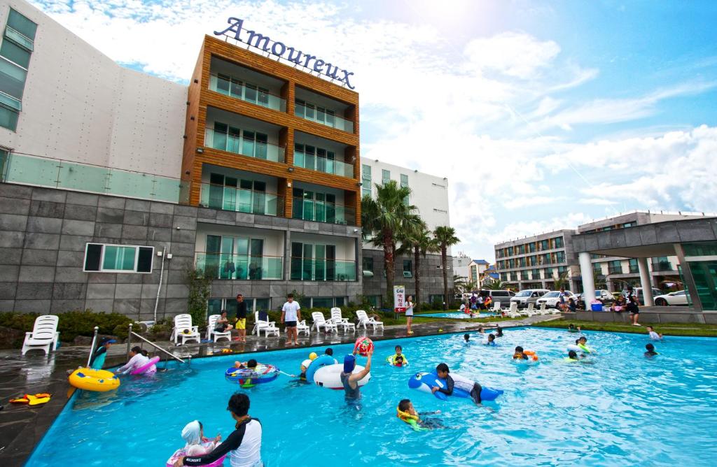 Amoureux Resort