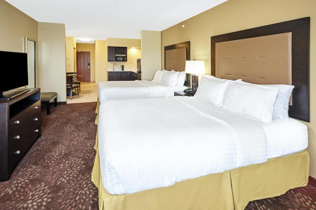 Holiday Inn Express & Suites Sandusky, an IHG Hotel photo 1
