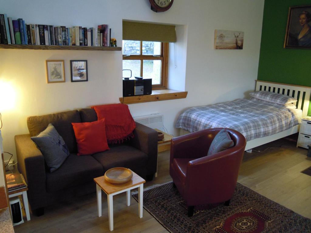 The Smithy House & Cottages - Tap to explore photos