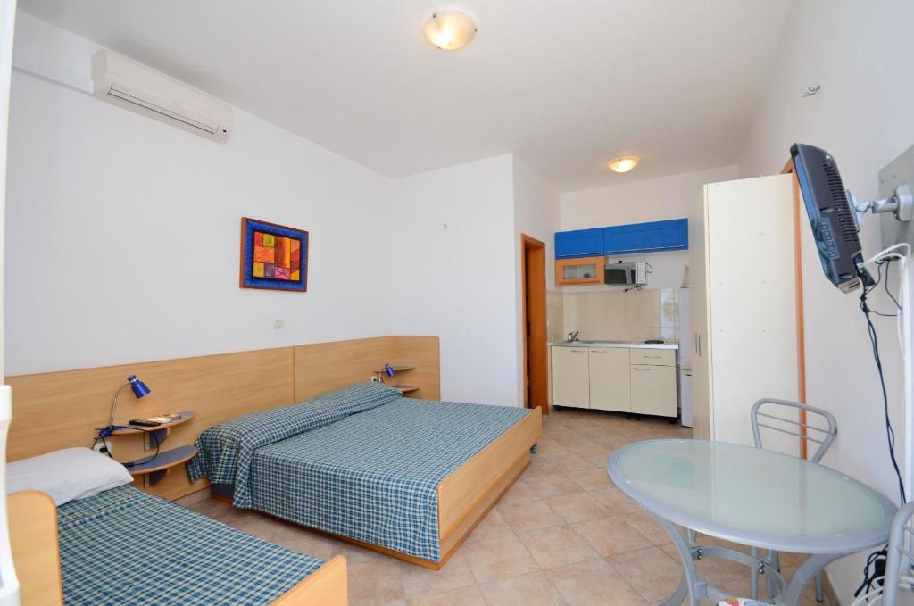 Apartments Jure photo 4