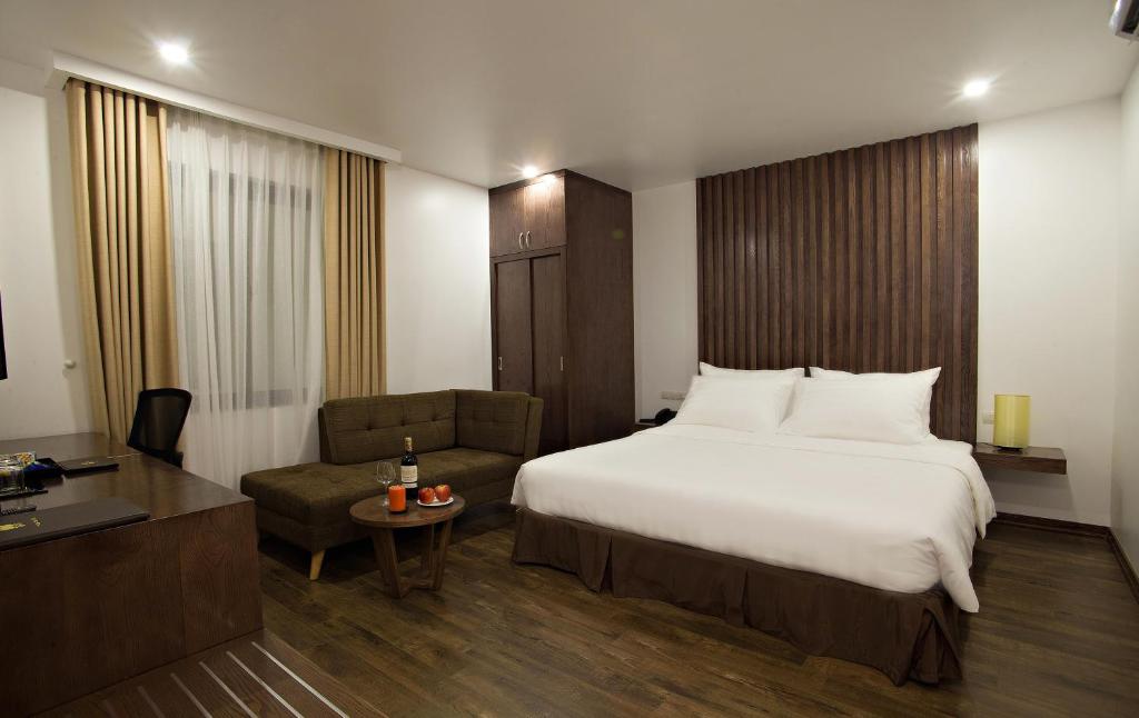 Двухместный (Улучшенный номер с кроватью размера «king-size»), Poonsa Hanoi Hotel