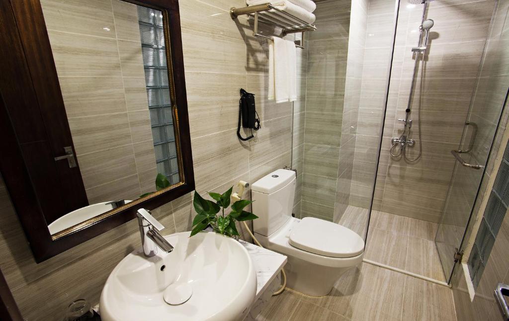 Двухместный (Улучшенный номер с кроватью размера «king-size»), Poonsa Hanoi Hotel