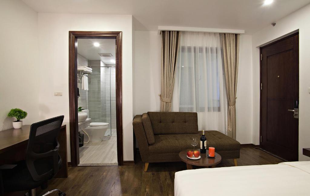 Двухместный (Улучшенный номер с кроватью размера «king-size»), Poonsa Hanoi Hotel