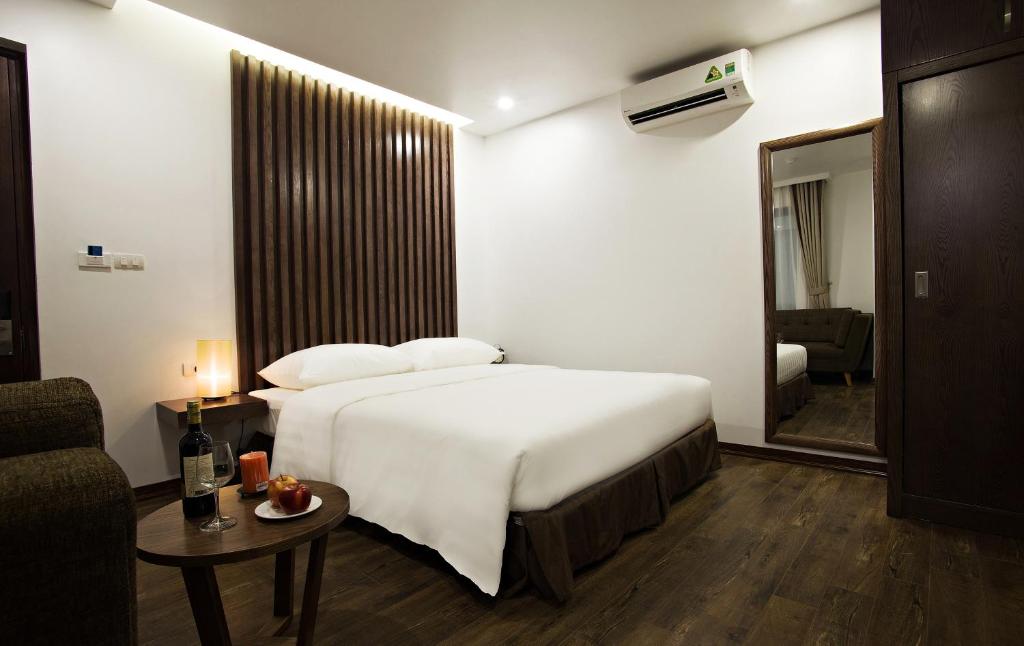 Двухместный (Улучшенный номер с кроватью размера «king-size»), Poonsa Hanoi Hotel