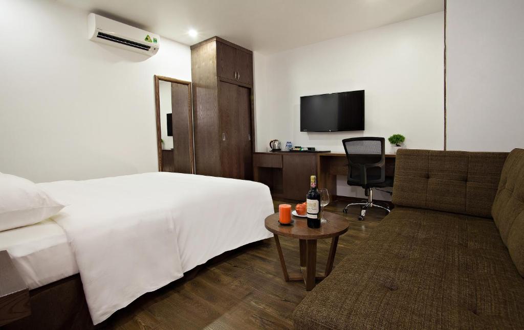 Двухместный (Улучшенный номер с кроватью размера «king-size»), Poonsa Hanoi Hotel