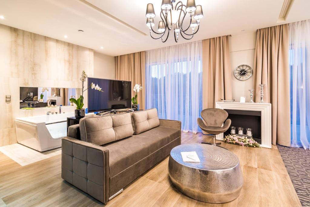 Сьюит (Суперлюкс с гидромассажной ванной), Hotel Atelia