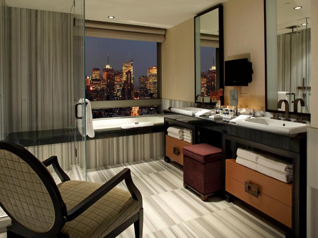 Двухместный (Номер «СоуХай Вью» с кроватью размера «king-size»), The Dominick Hotel