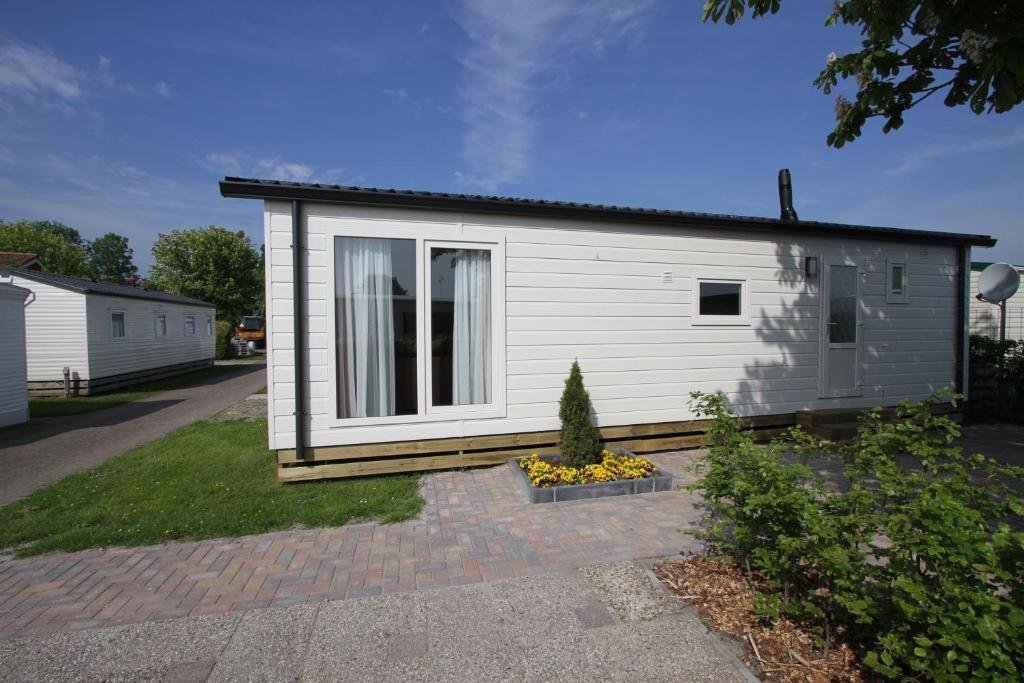 IJsselmeer-chalet nr. 66 photo 2