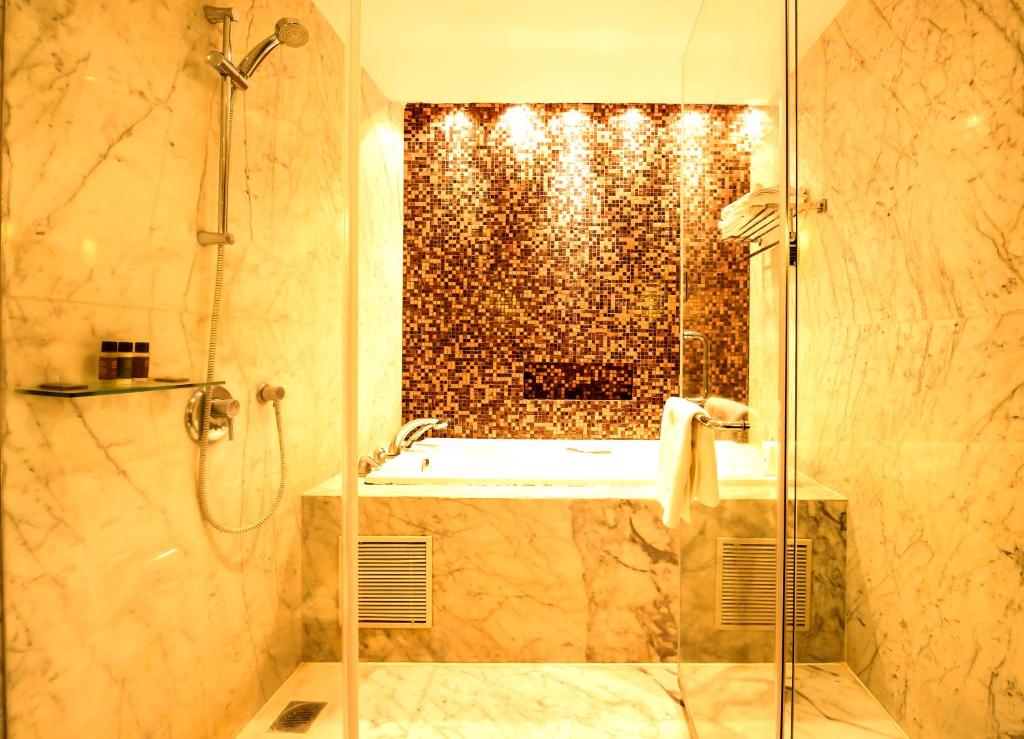 Апартаменты (Two-Bedroom Superior Apartment with kitchenette), Oakwood Premier Prestige-UB City