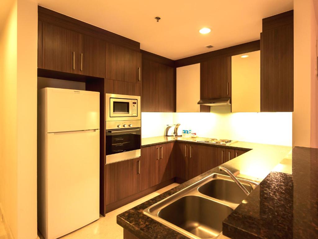 Апартаменты (Three-Bedroom Superior Apartment with Kitchenette), Oakwood Premier Prestige-UB City