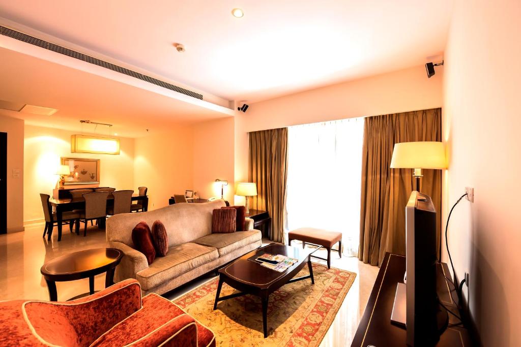 Апартаменты (Three-Bedroom Superior Apartment with Kitchenette), Oakwood Premier Prestige-UB City