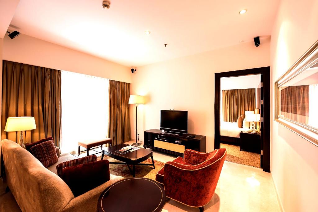 Апартаменты (Three-Bedroom Superior Apartment with Kitchenette), Oakwood Premier Prestige-UB City