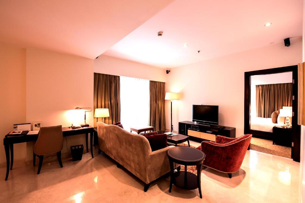 Апартаменты (Three-Bedroom Superior Apartment with Kitchenette), Oakwood Premier Prestige-UB City