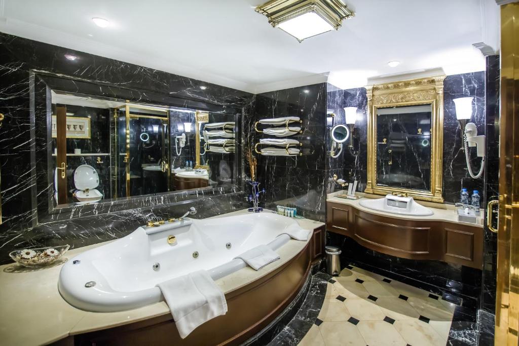 Сьюит (Королевский люкс), Отель Grand Excelsior Hotel Deira