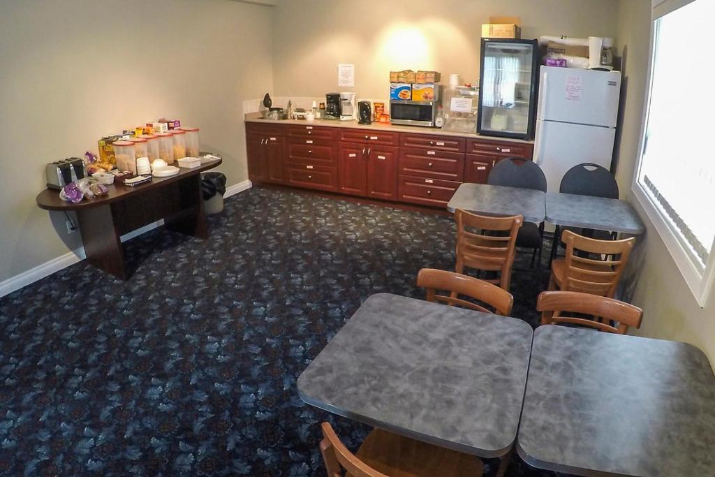 Westwood Inn photo 1